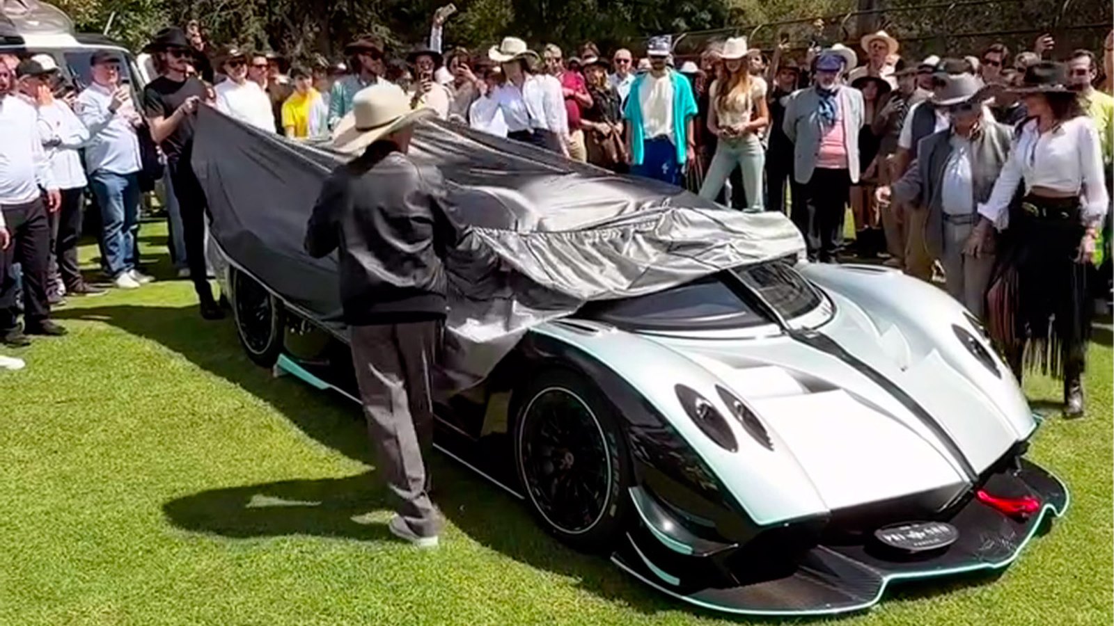 Pagani Huayra R Evo Roadster being uncovered in front of a crowd on the lawn at Pastejé